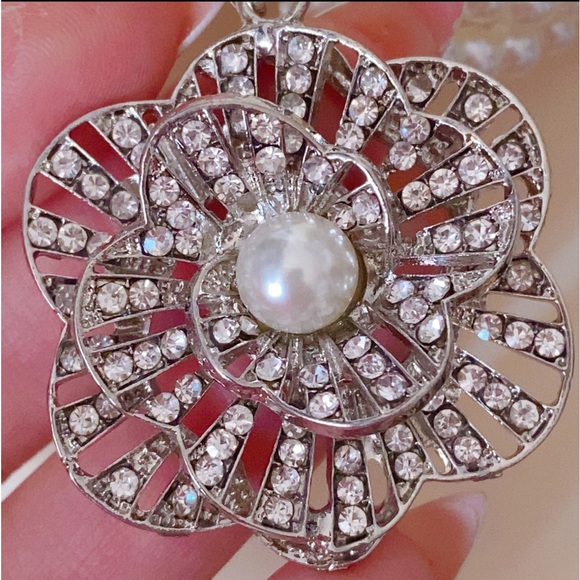 Nordstrom Triple Row of faux pearls and crystal with Camelia Pendant - Picture 4 of 12